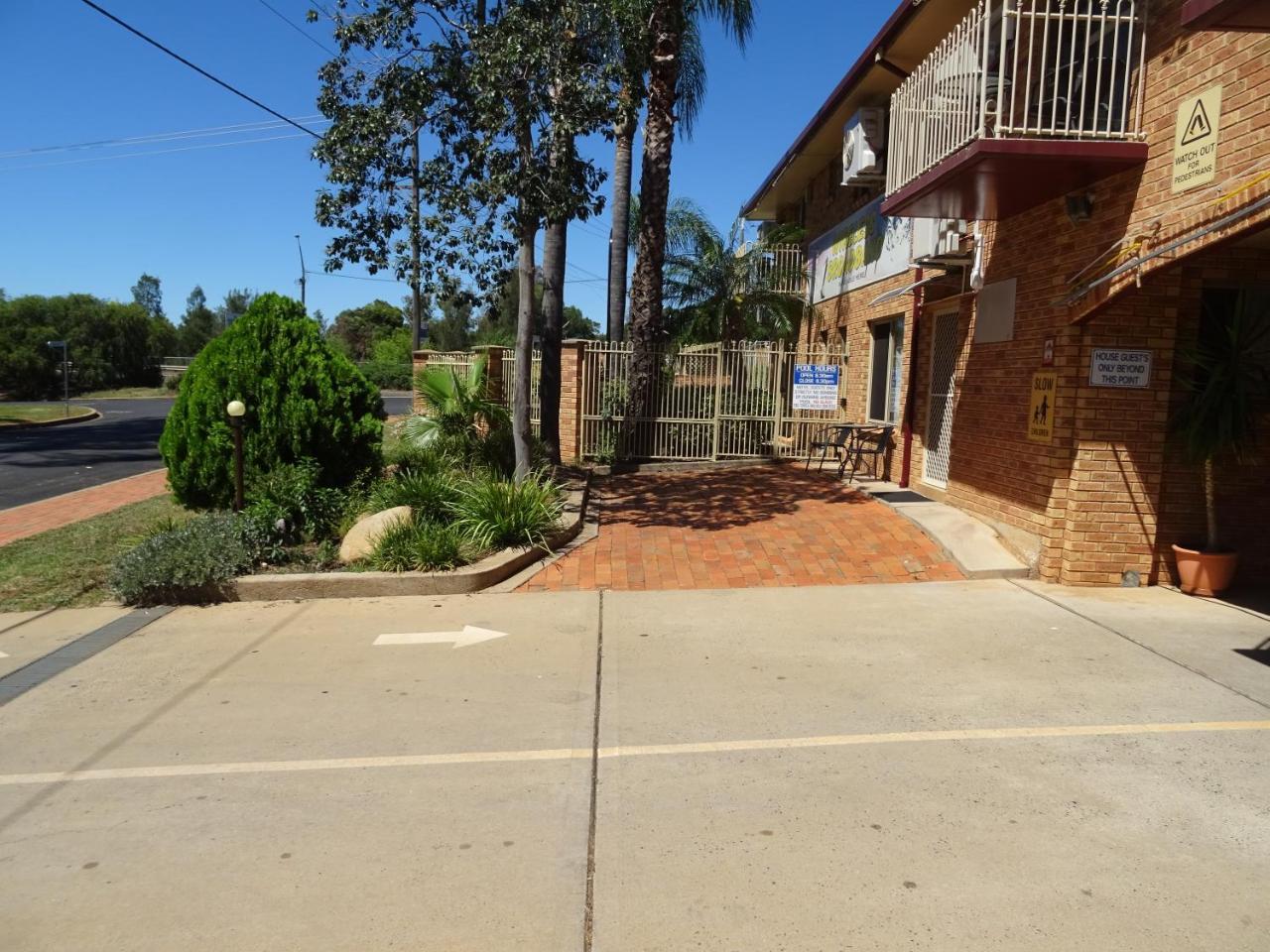 Tallarook Motor Inn Dubbo Exterior photo